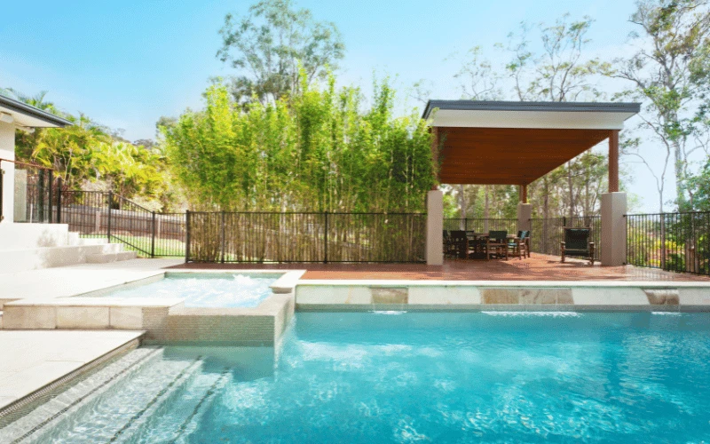 Schwimmbadbau-Poolbau St Pölten-Design-Pool-mit-Wasserfall