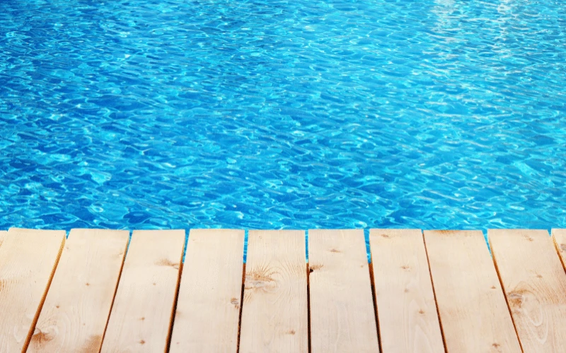 Schwimmbadbau-Poolbau St Pölten-Gartenpool-mit-Sonnendeck